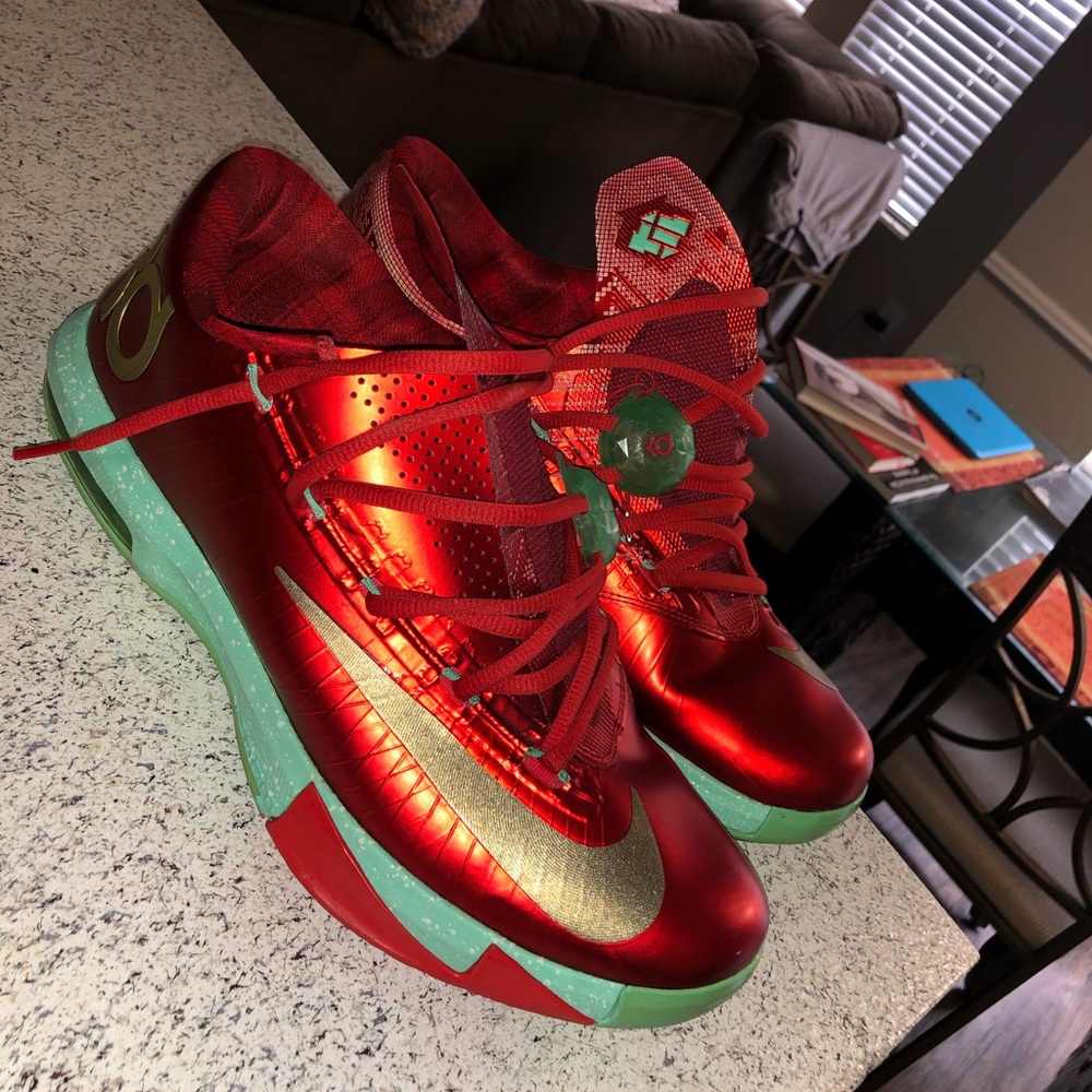 Men’s ‘Nike KD 6 Christmas’ size 11